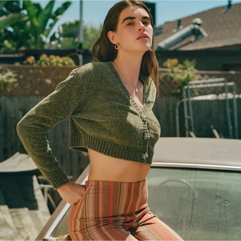 Urban Outfitters Olive Cropped V-Neck Button Cardigan size small